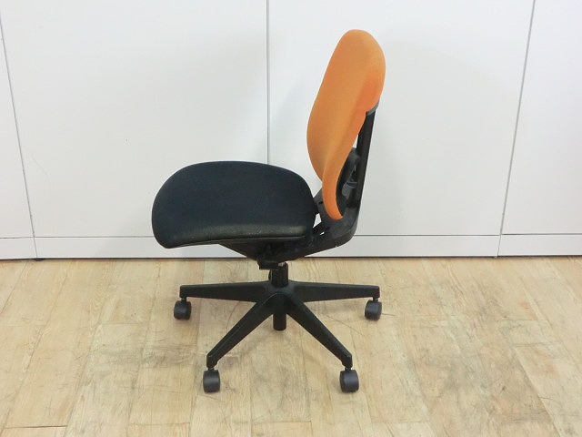 OAチェア肘無 イトーキ プラオ
