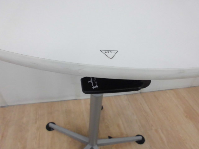 丸テーブル ( オカムラ ) ホワイト //0-200000006532-1