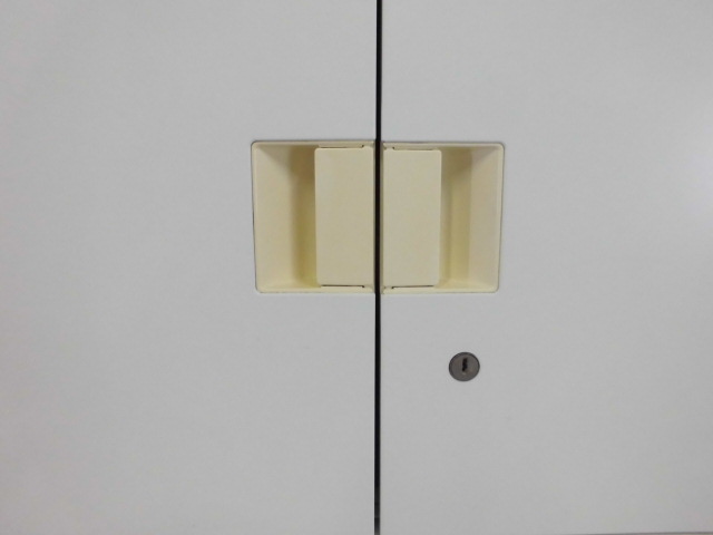 オカムラ/ホワイト/上下連結キャビネット