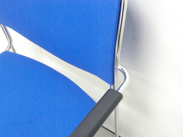 スタッキングチェア ( その他 ) ブルー / 肘有/ 0008713-1