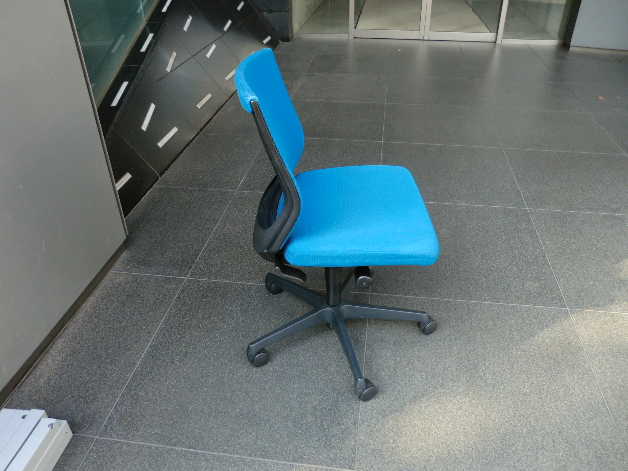 OAチェア肘無(オカムラ)/エスクード