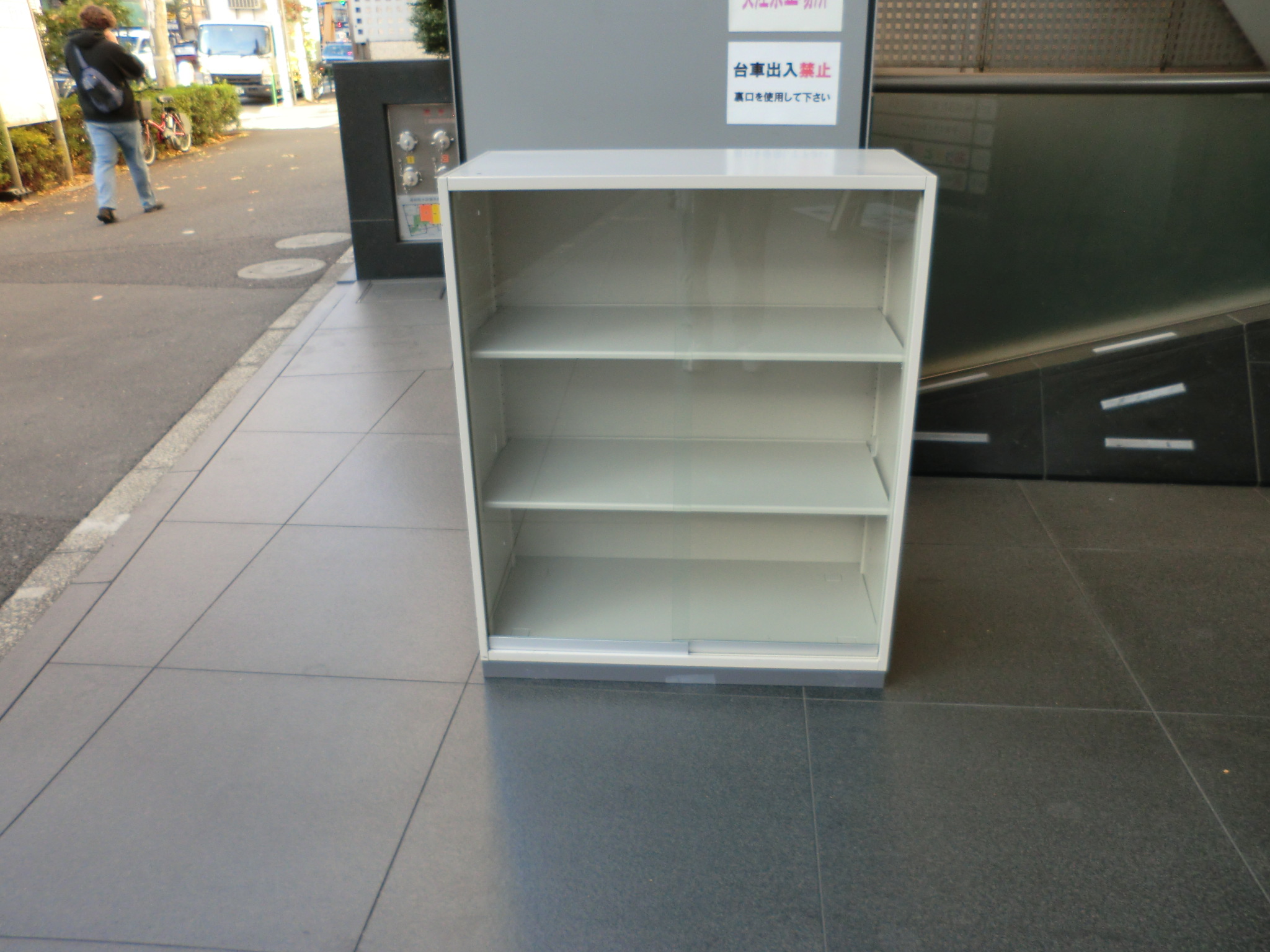 ガラス引違いキャビネット(コクヨ)/0010818-1