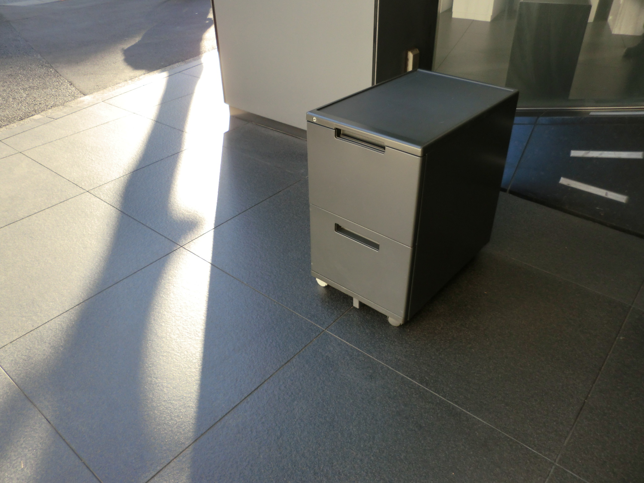 ワゴン2段(コクヨ)/ブラック/0-200000011149-1