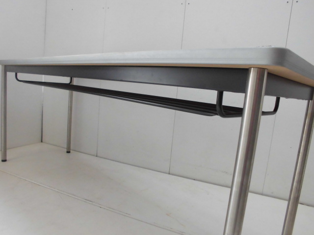 オカムラ/ホワイト8189JS MG29/会議テーブル