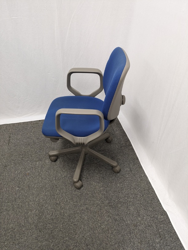 オカムラ/CG-E/ ブルー/ 【中古】 OAチェア肘有り/ 0014988-1