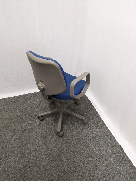 オカムラ/CG-E/ ブルー/ 【中古】 OAチェア肘有り/ 0014988-1