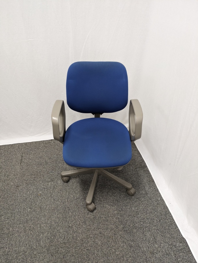 オカムラ/CG-E/ ブルー/ 【中古】 OAチェア肘有り/ 0014988-1