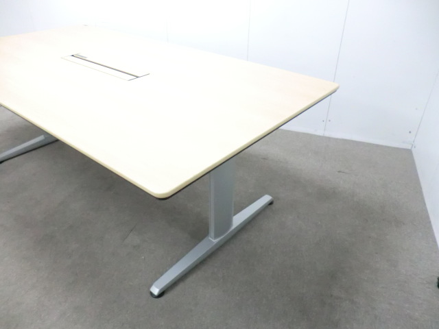 オカムラ/リフティオ/ 木目調 / 【中古】 大会議テーブル