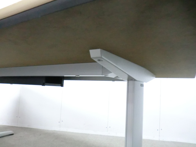 オカムラ/リフティオ/ 木目調 / 【中古】 大会議テーブル