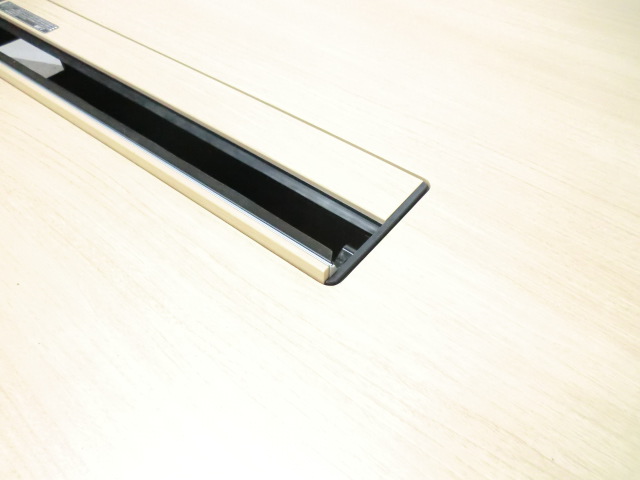 オカムラ/リフティオ/ 木目調 / 【中古】 大会議テーブル