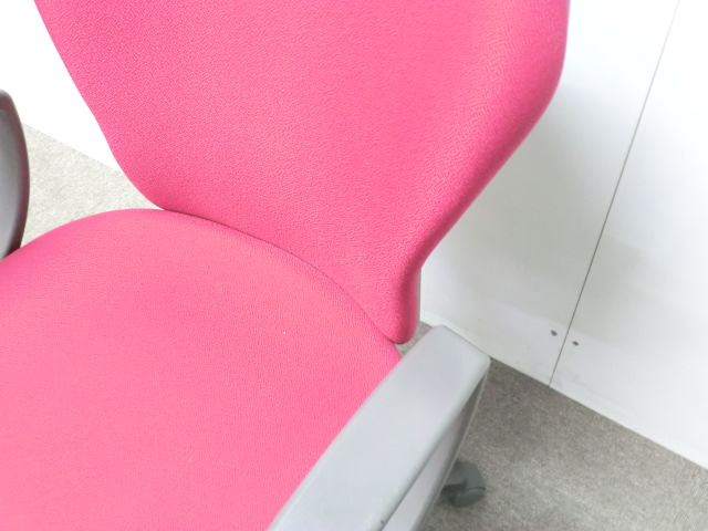 コクヨ / レグノ / レッド / 【中古】 OAチェア肘有/ 0015551-4