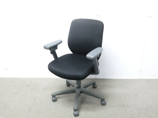 コクヨ/セディスタ/ ブラック / 【中古】 OAチェア肘有