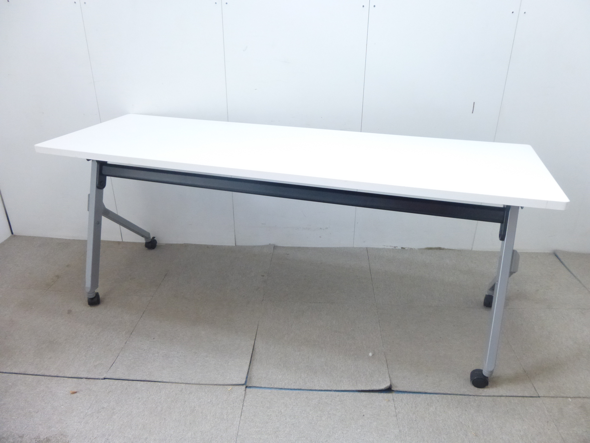 オカムラ/ホワイト/フラプタ/フォールディング