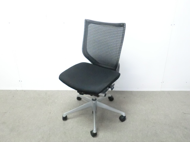 オカムラ / バロン / ブラック / CP33DW-FGR1 【中古】 OAチェア肘無し