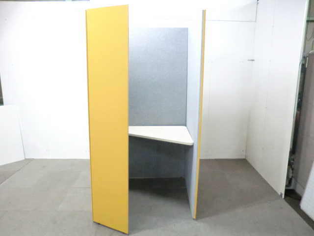 オカムラ/ドレープ / イエロー / 【中古】 ブースデスク