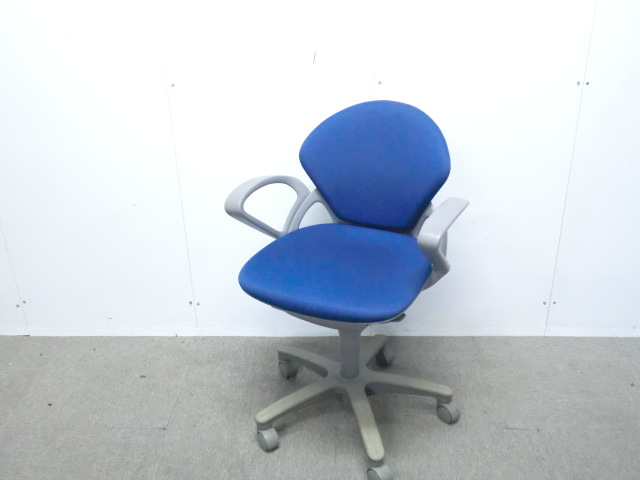 イトーキ/プレーゴ/ ブルー / 【中古】 OAチェア肘あり