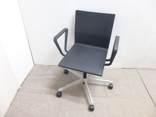 ミーティングチェア/ヴィトラ/ブラック/肘有