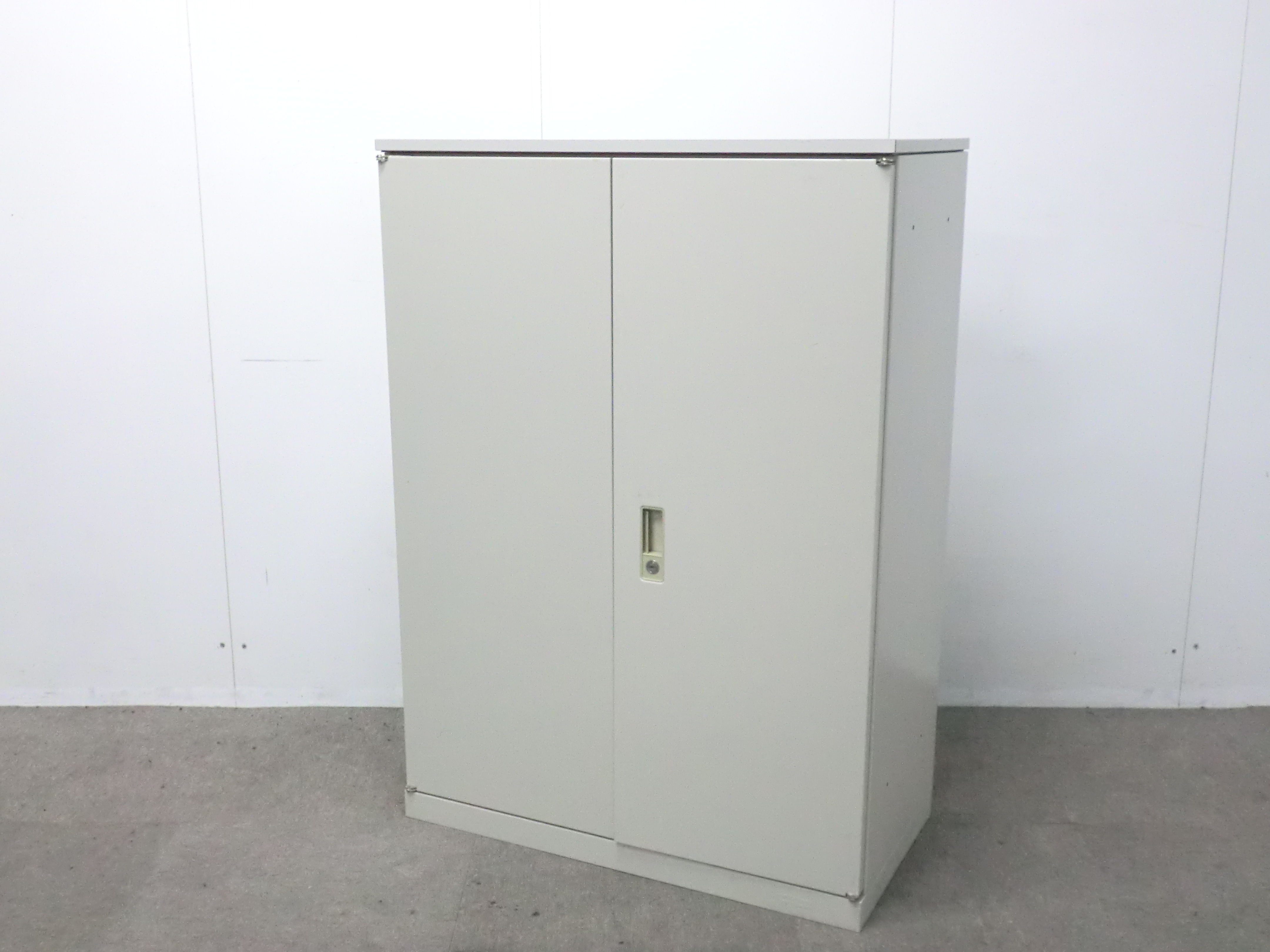 オカムラ/42/ニューグレー/ 【中古】 両開きキャビネット