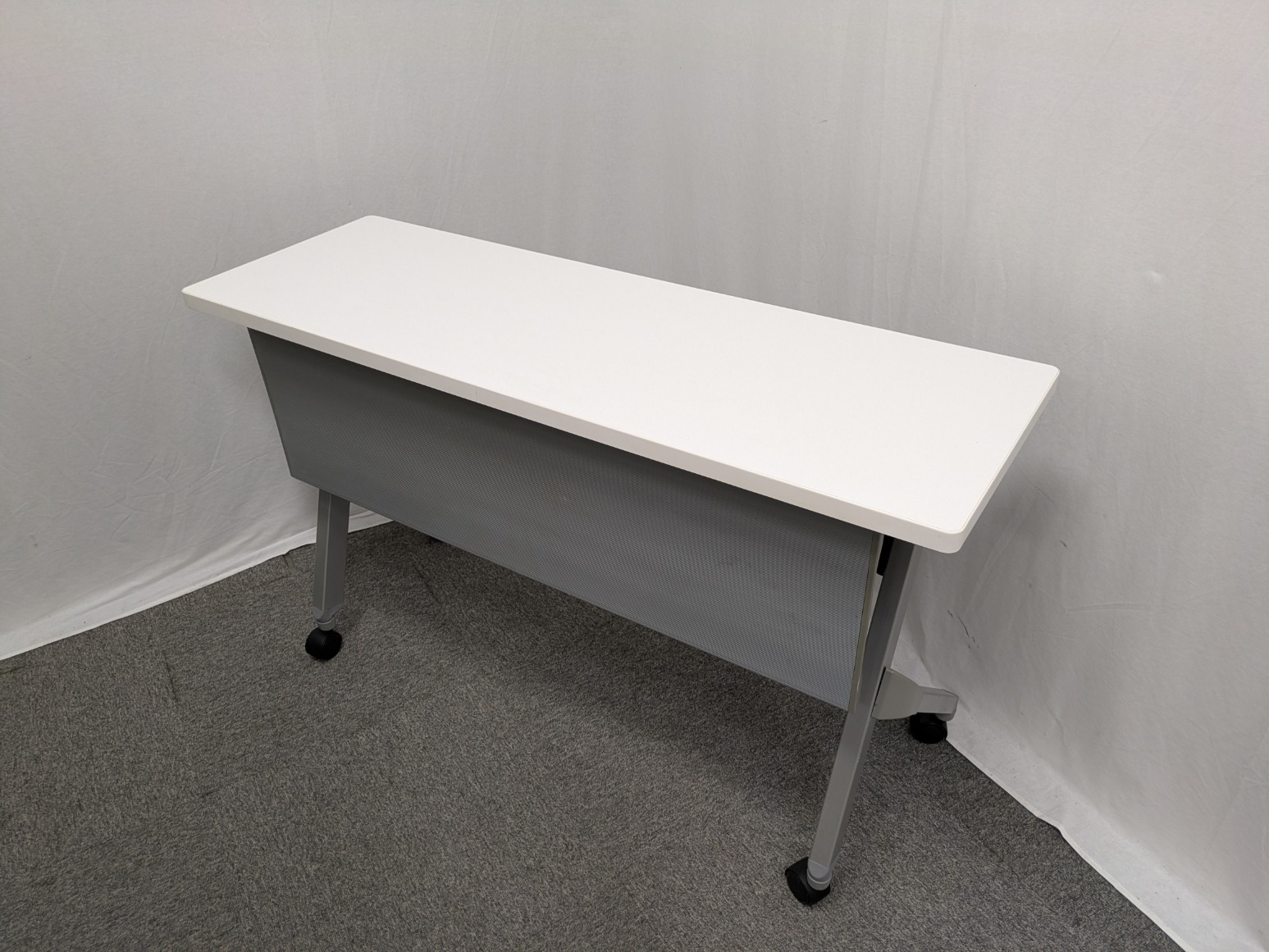 オカムラ / FLAPTOR/ ホワイト /フォールディング