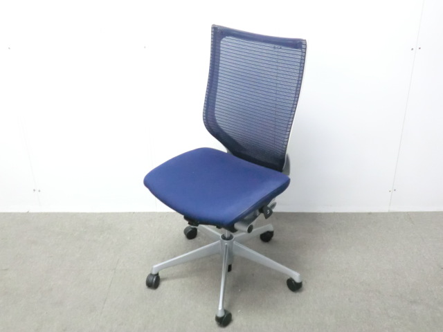 オカムラ/バロン/ダークブルー/ 【中古】 OAチェア肘無し