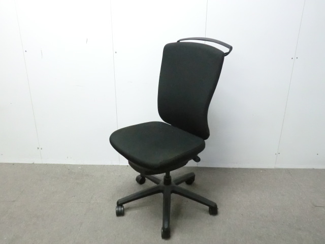 ライオン / ブラック / 【中古】 OAチェア肘無し