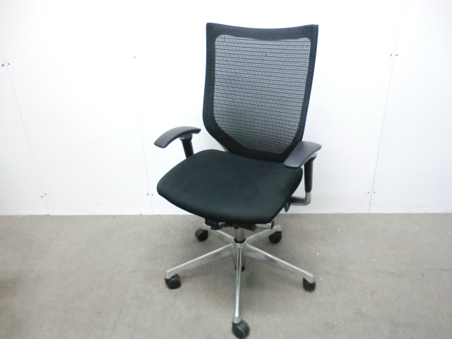 オカムラ / バロン / ブラック 【中古】OAチェア肘あり