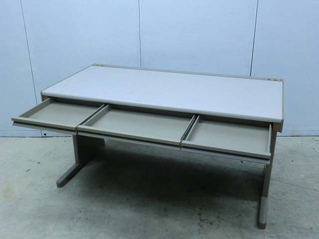 平デスク ( オカムラ ) ベージュ / 幅1400 / 70543/1002626-1