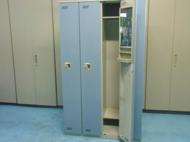 ロッカー4人用 オカムラ ブルー 57556/1031417-1