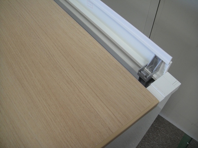 65248平デスク オカムラ 木目調/1035767-1