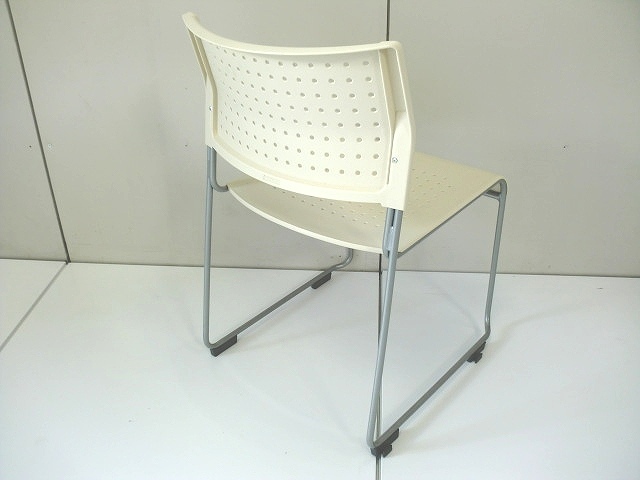 スタッキングチェア アイリスチトセ ホワイト 68975/ 1040022-1