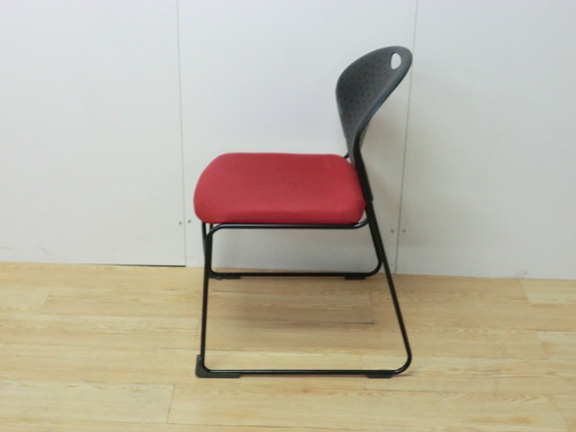 スタッキングチェア イトーキ レッド 68999/ 1040144-1