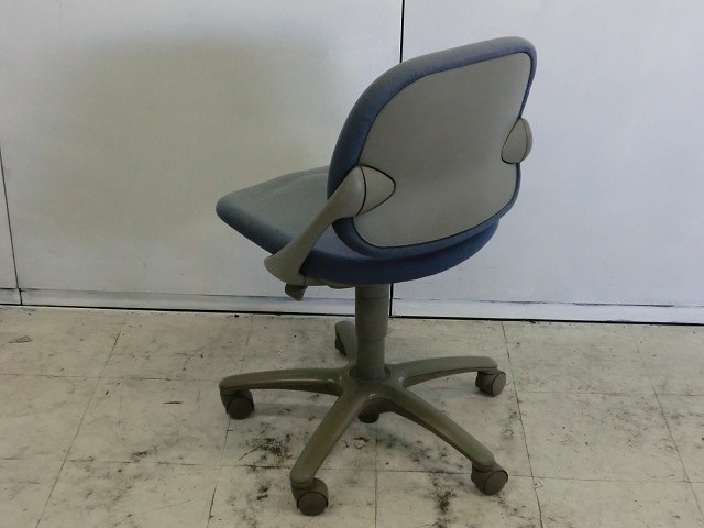 オフィスチェア ( オカムラ ) ブルー / 67078 / 肘無